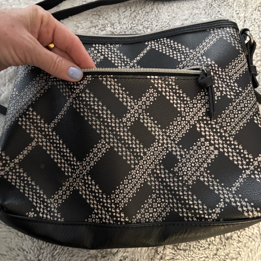Le Sak Stylish Black and White Crossbody Bag - Picture 10 of 11